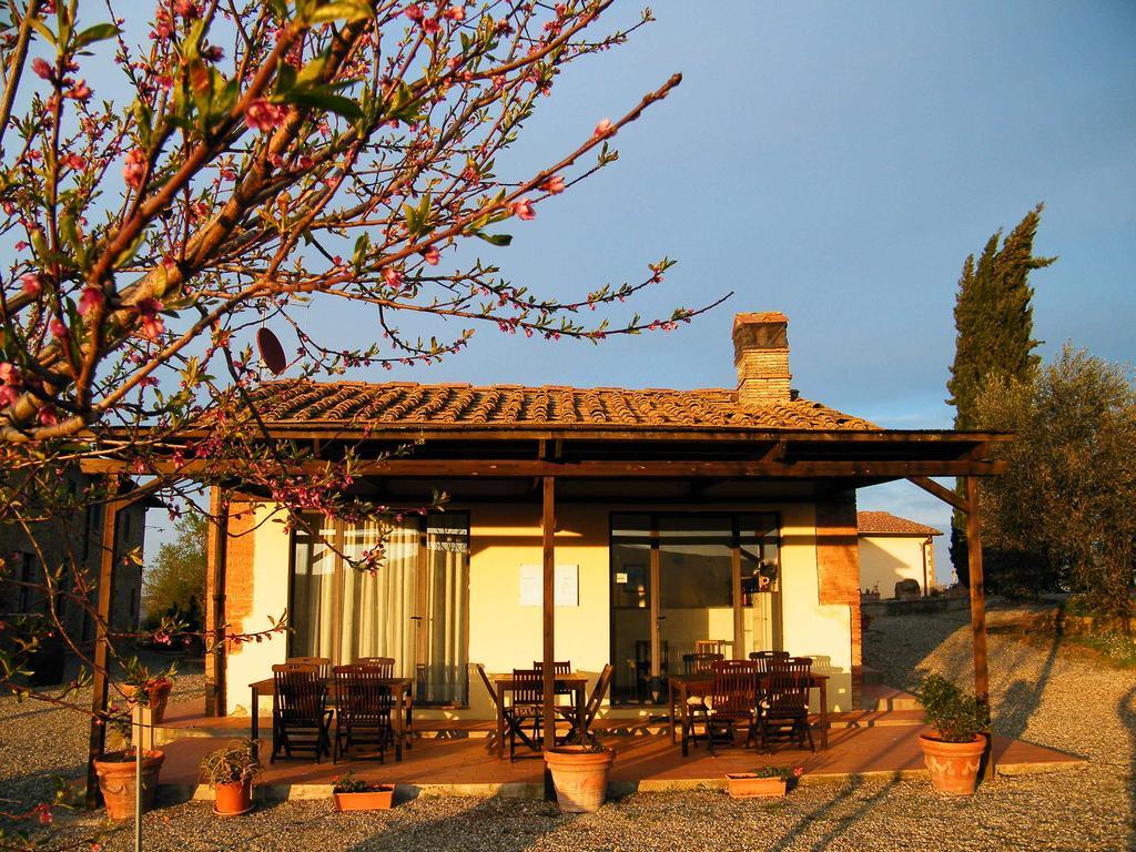 Montegonfoli Agroturismo *